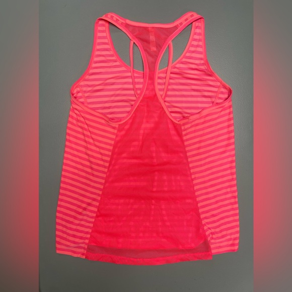 Women's‎ Workout Tank Size Medium - Picture 3 of 4
